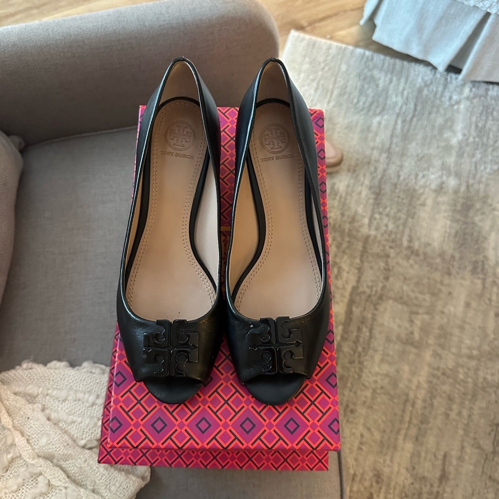 Tory Burch Black Heels Classic Design